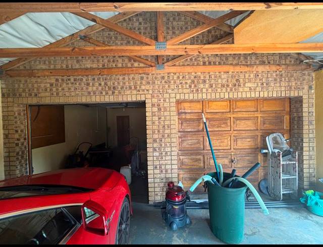 6 BEDROOM HOUSE FOR SALE IN AERORAND